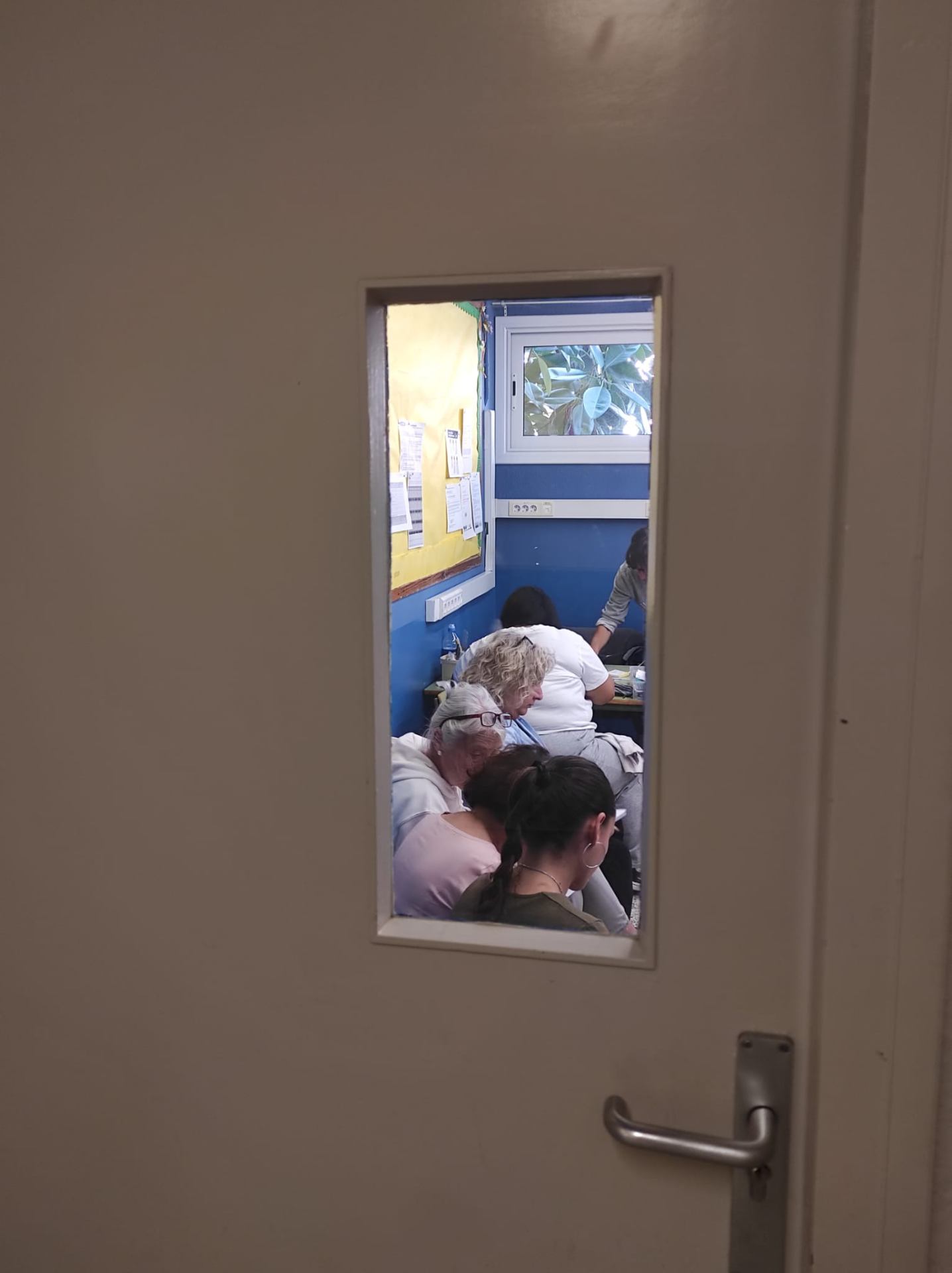 Cercle de paraula i treball restauratiu en grup a l'Escola Montseny dins del Projecte Bústia d'Aula