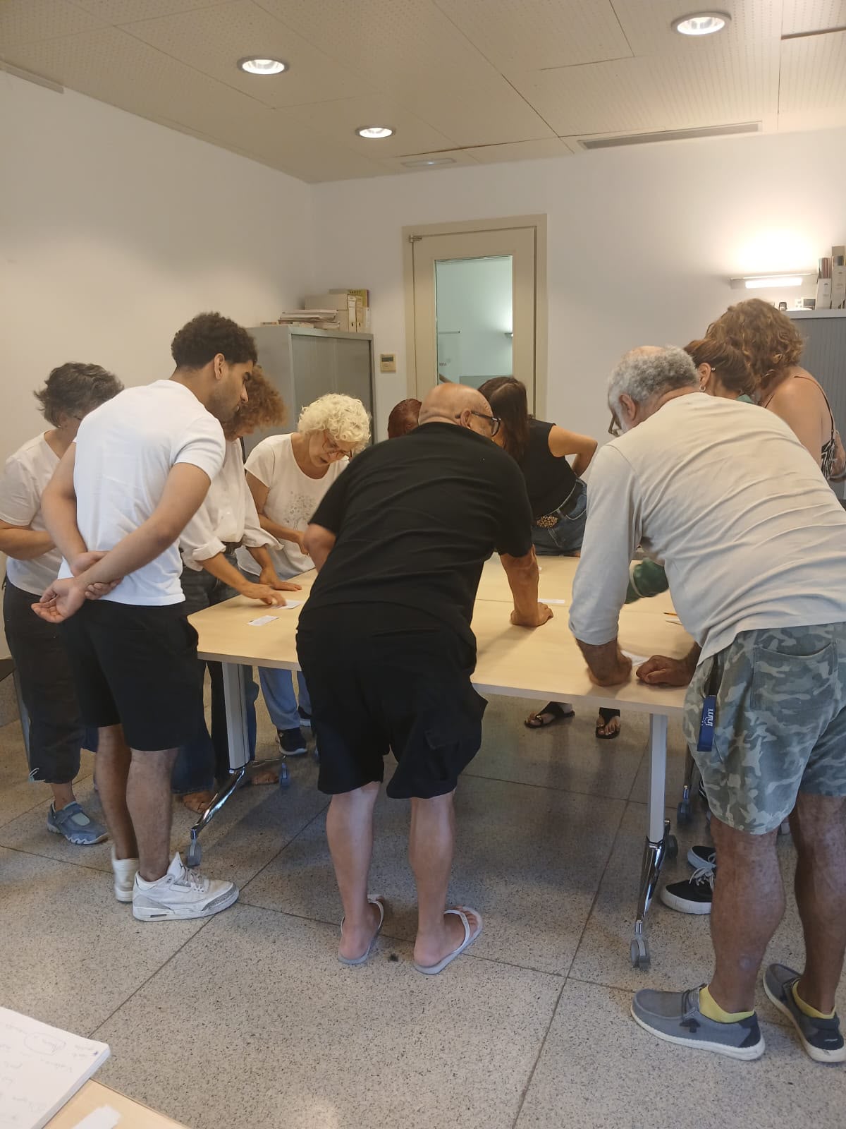 Agents cívics de Barcelona en una activitat pràctica de comunicació no violenta i gestió restaurativa de conflictes