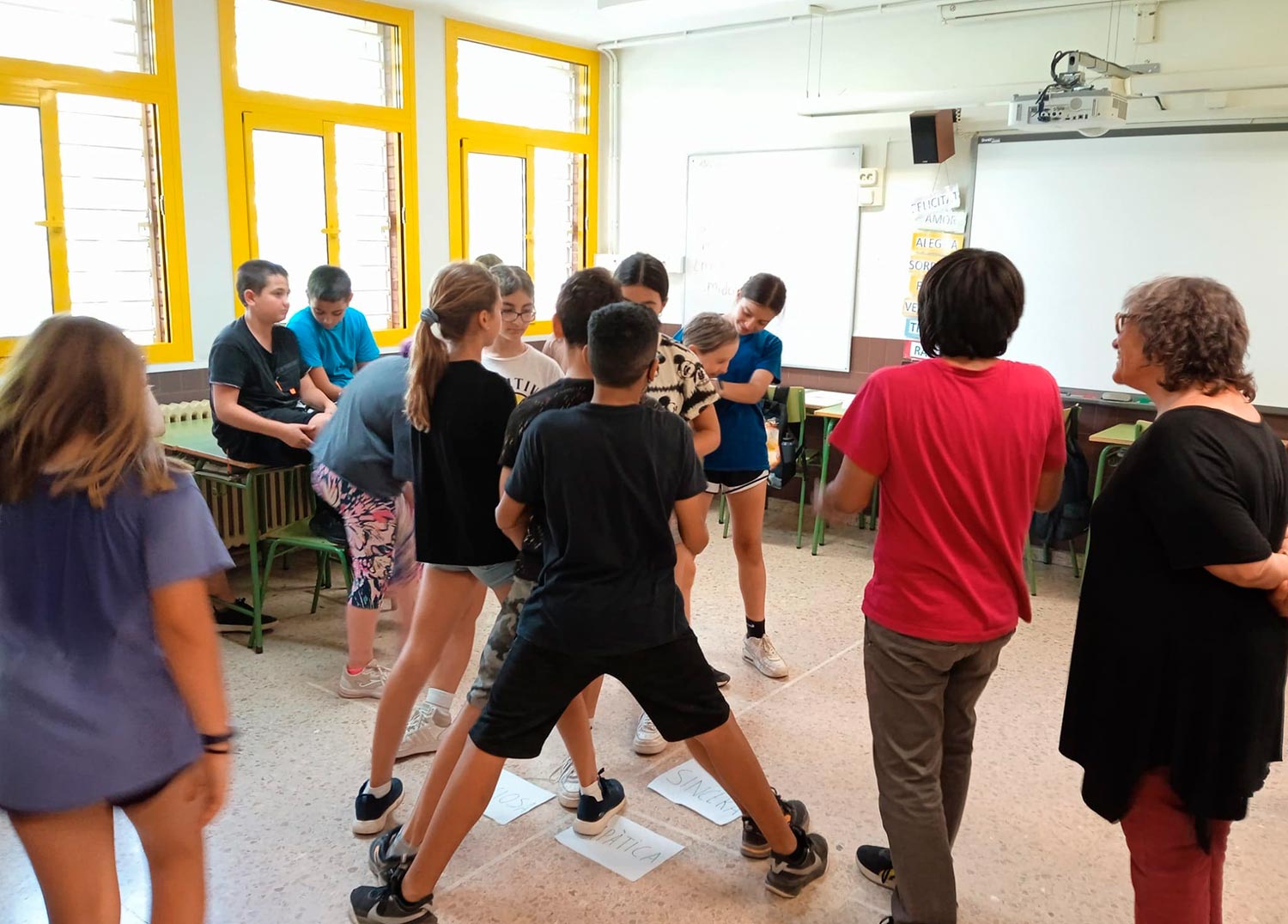 Activitat vivencial de comunicació no violenta i educació emocional amb l'alumnat dins l'aula