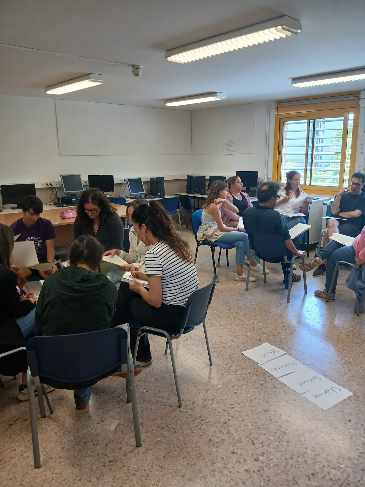 Sessió vivencial amb l'equip educatiu de l'Escola Els Pins treballant la cultura restaurativa