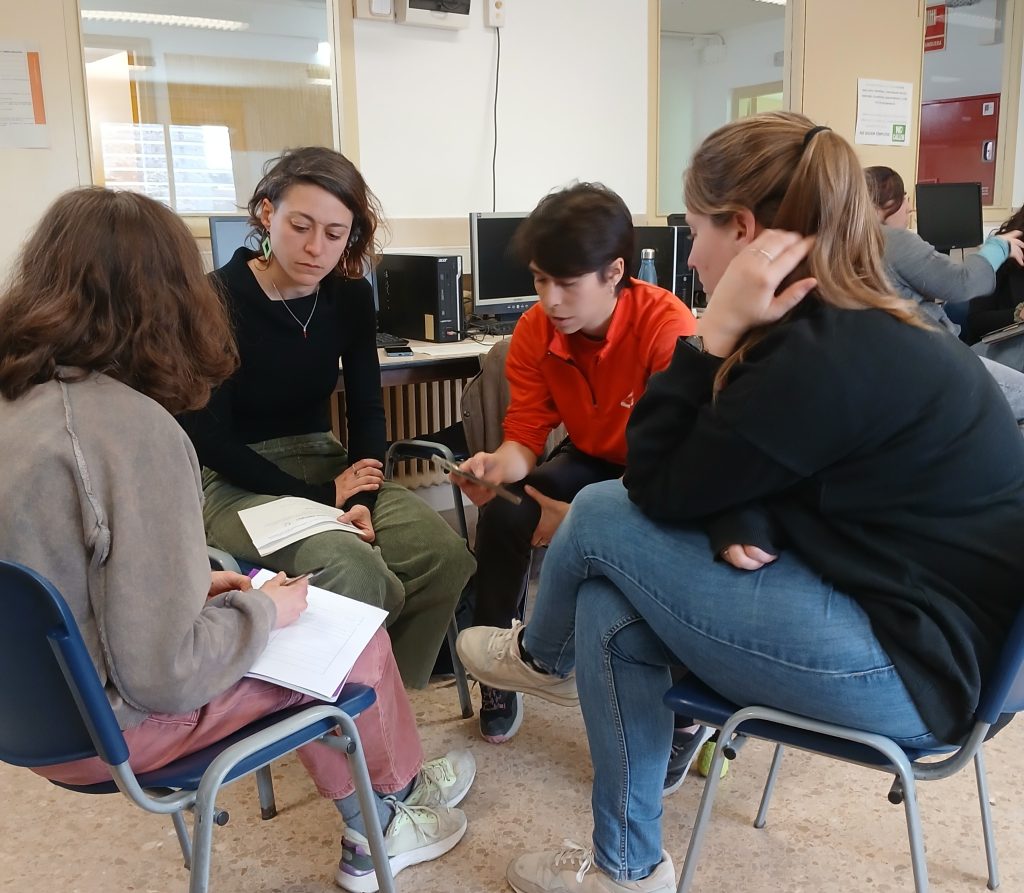 Cercle restauratiu en grup reduït amb docents de l'Escola Els Pins