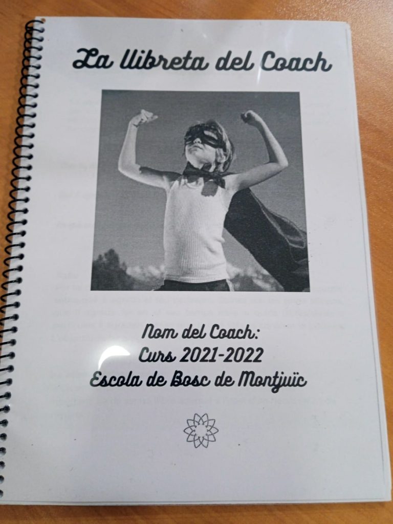 Llibreta del coach del projecte Ens ajudem a créixer del curs 2021-2022 a l'Escola de Bosc de Montjuïc