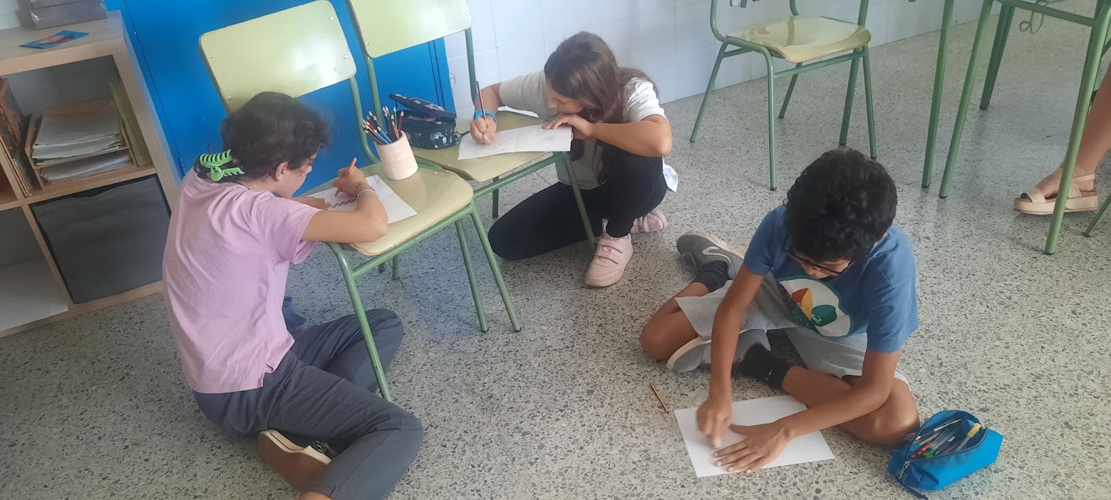Alumnat de cinquè de l'Escola Montseny treballant individualment una activitat d'educació emocional del projecte Harmonia a l'aula