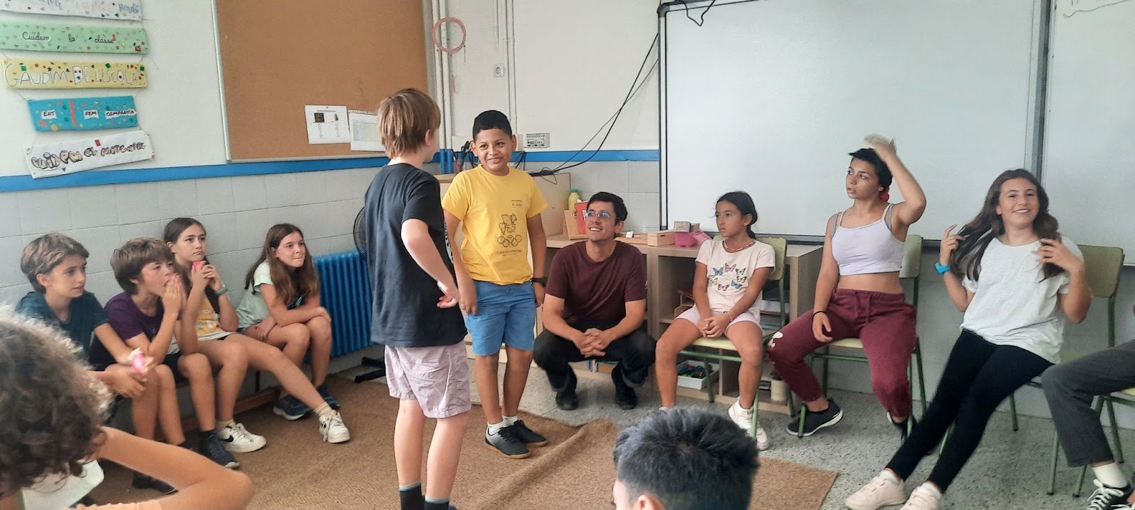 Dinàmica vivencial de Comunicació No Violenta amb infants en cercle a l'Escola Montseny